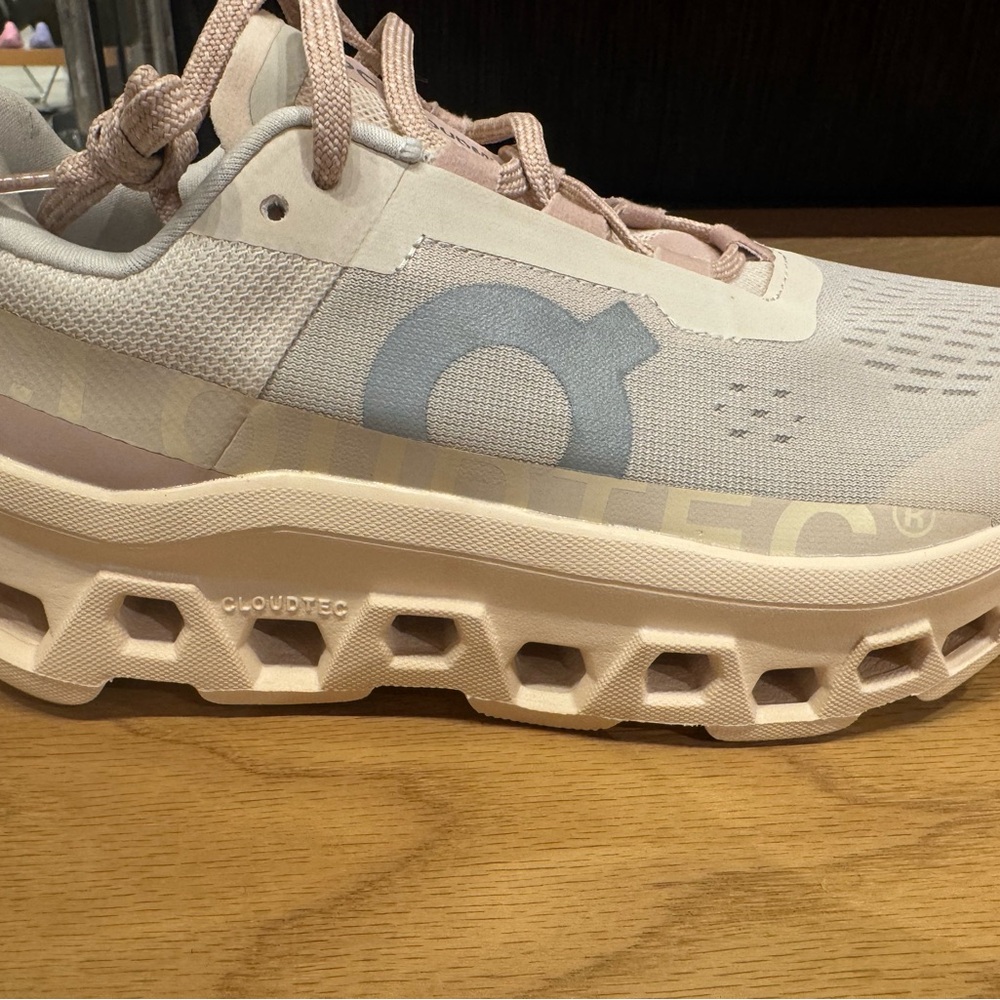 On Running Women’s Cloudmonster 8.5 Moon-Fawn
